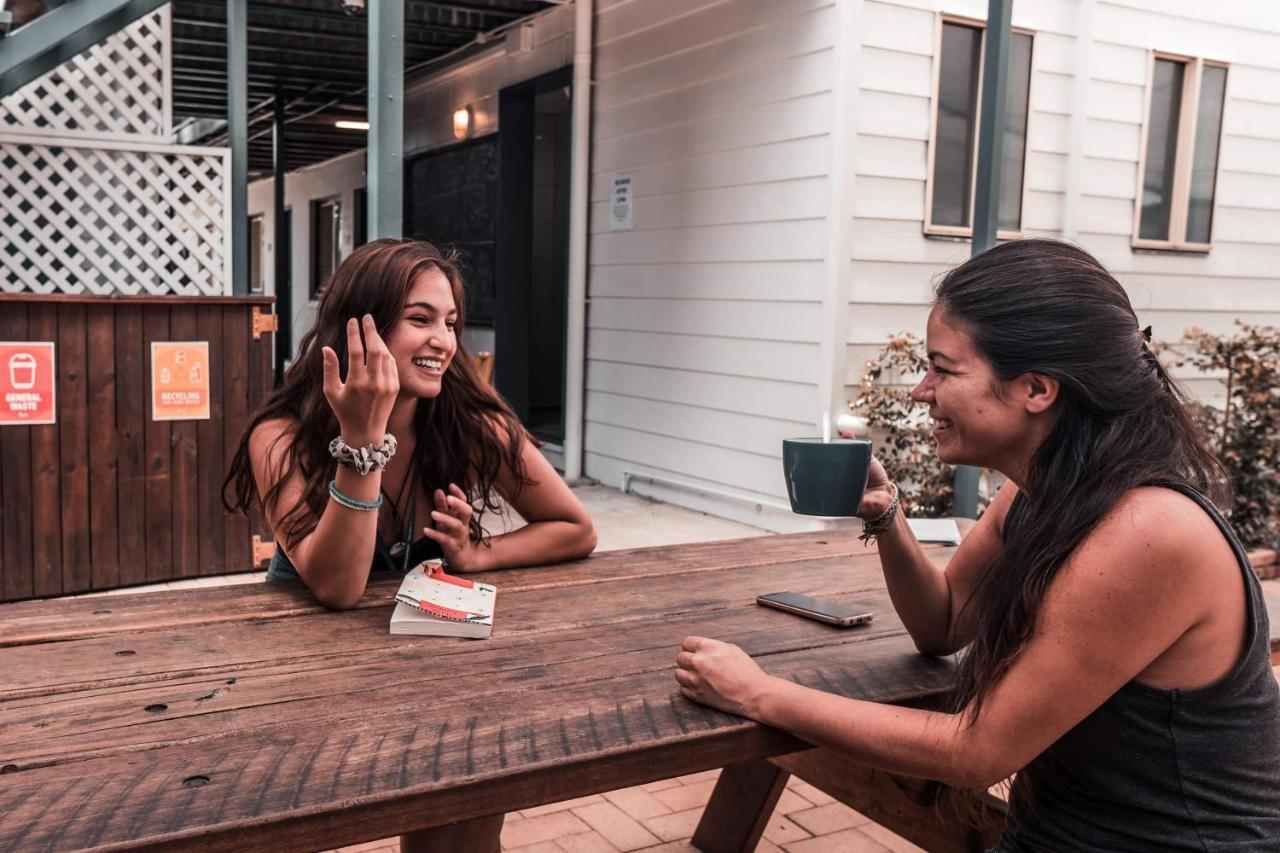 Budds In Surfers Backpackers Gold Coast Bagian luar foto